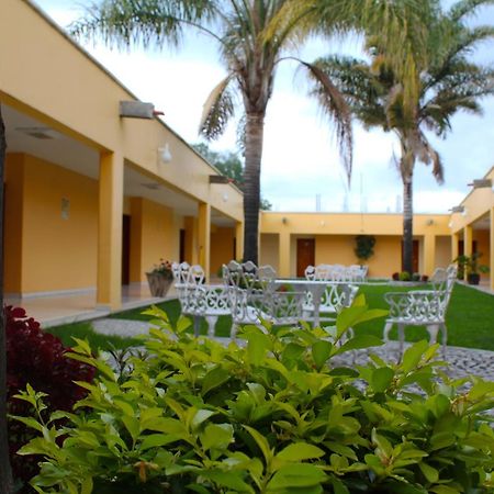 Hotel Real De Cortes Los Reyes  Bagian luar foto