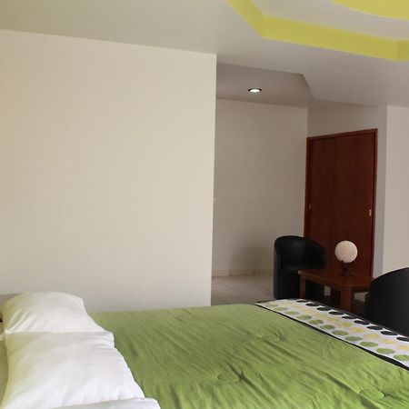 Hotel Real De Cortes Los Reyes  Bagian luar foto