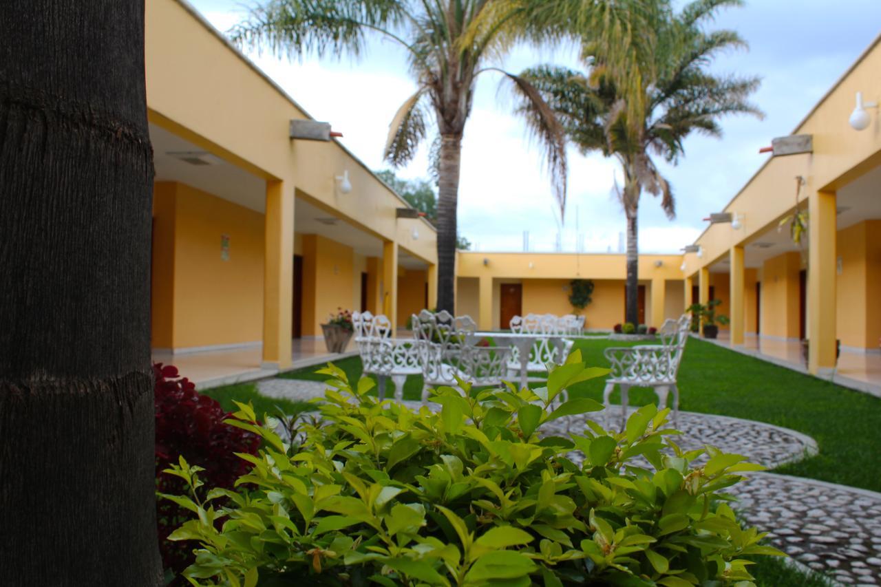 Hotel Real De Cortes Los Reyes  Bagian luar foto