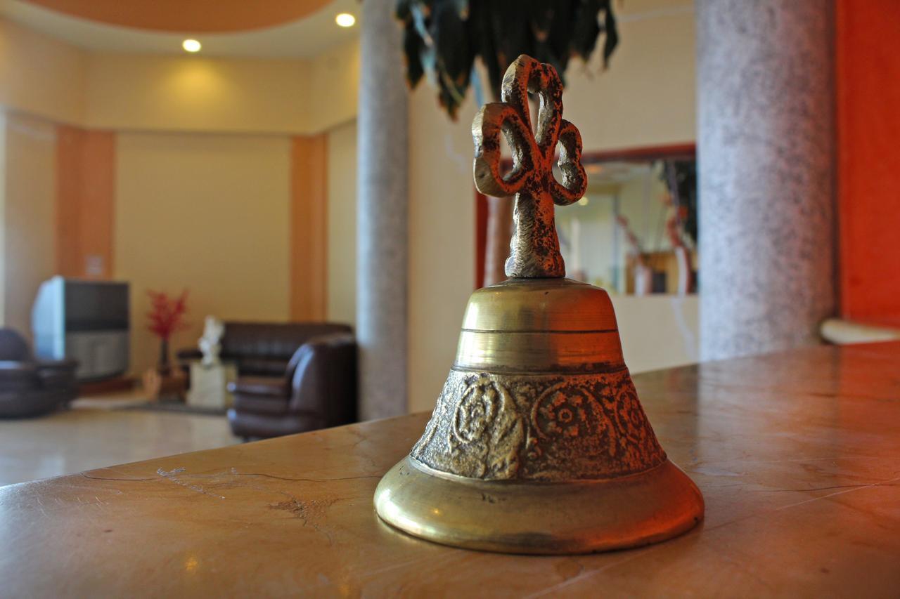 Hotel Real De Cortes Los Reyes  Bagian luar foto
