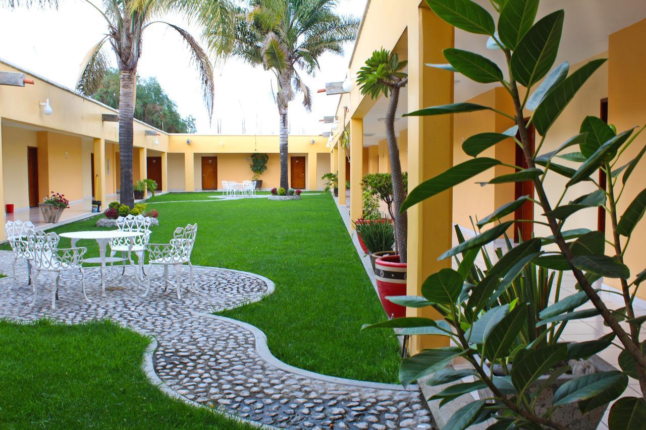 Hotel Real De Cortes Los Reyes  Bagian luar foto