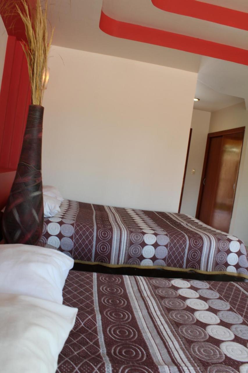 Hotel Real De Cortes Los Reyes  Bagian luar foto